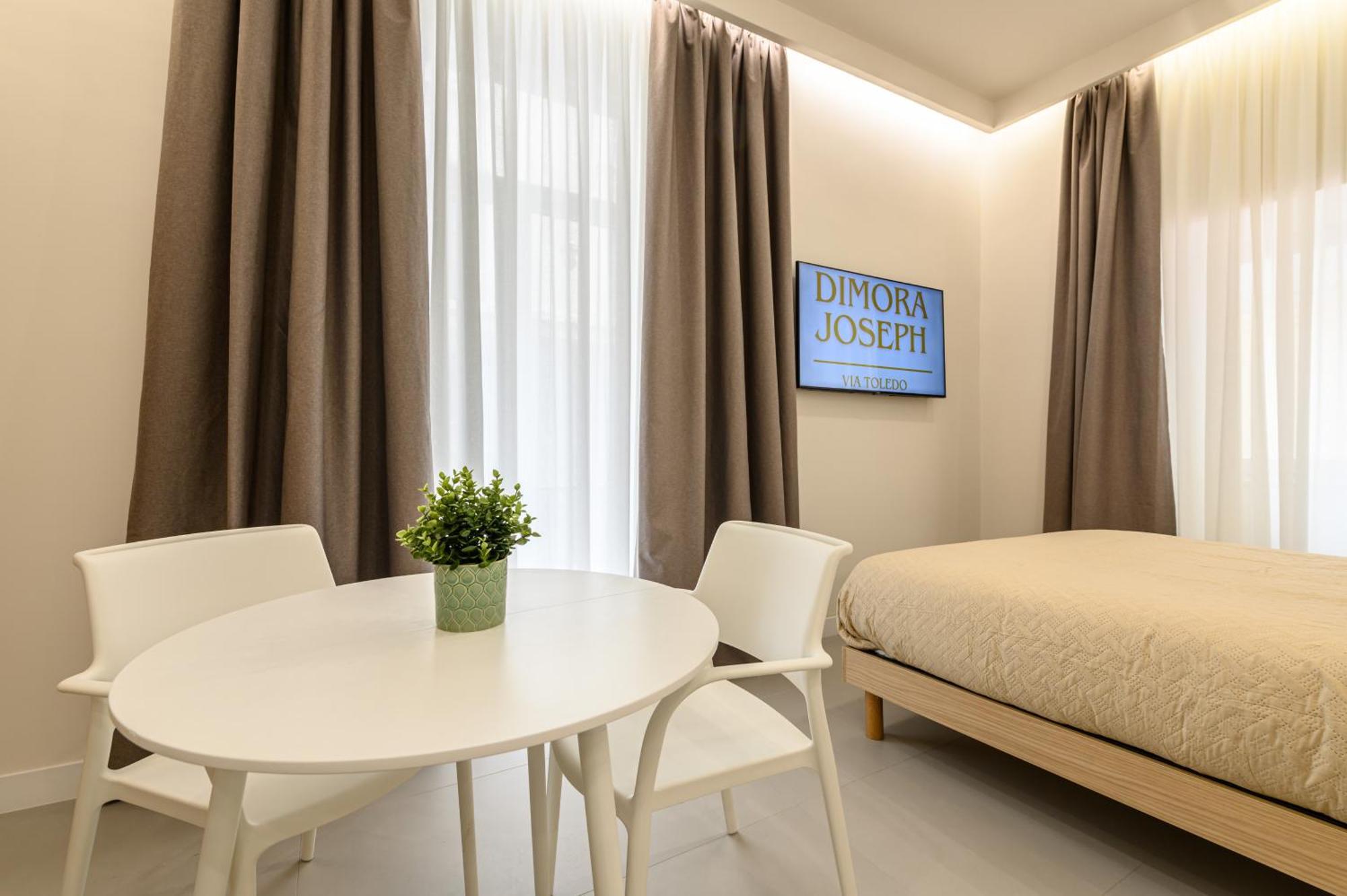 Dimora Joseph Via Toledo Hotel Napoli Bagian luar foto