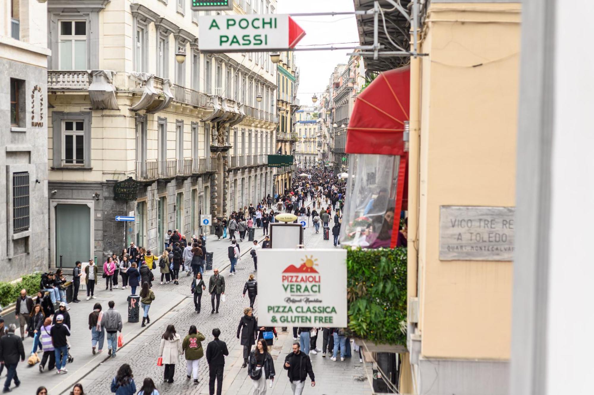 Dimora Joseph Via Toledo Hotel Napoli Bagian luar foto